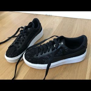 Black Puma sneakers. Never been worn- size 6.5